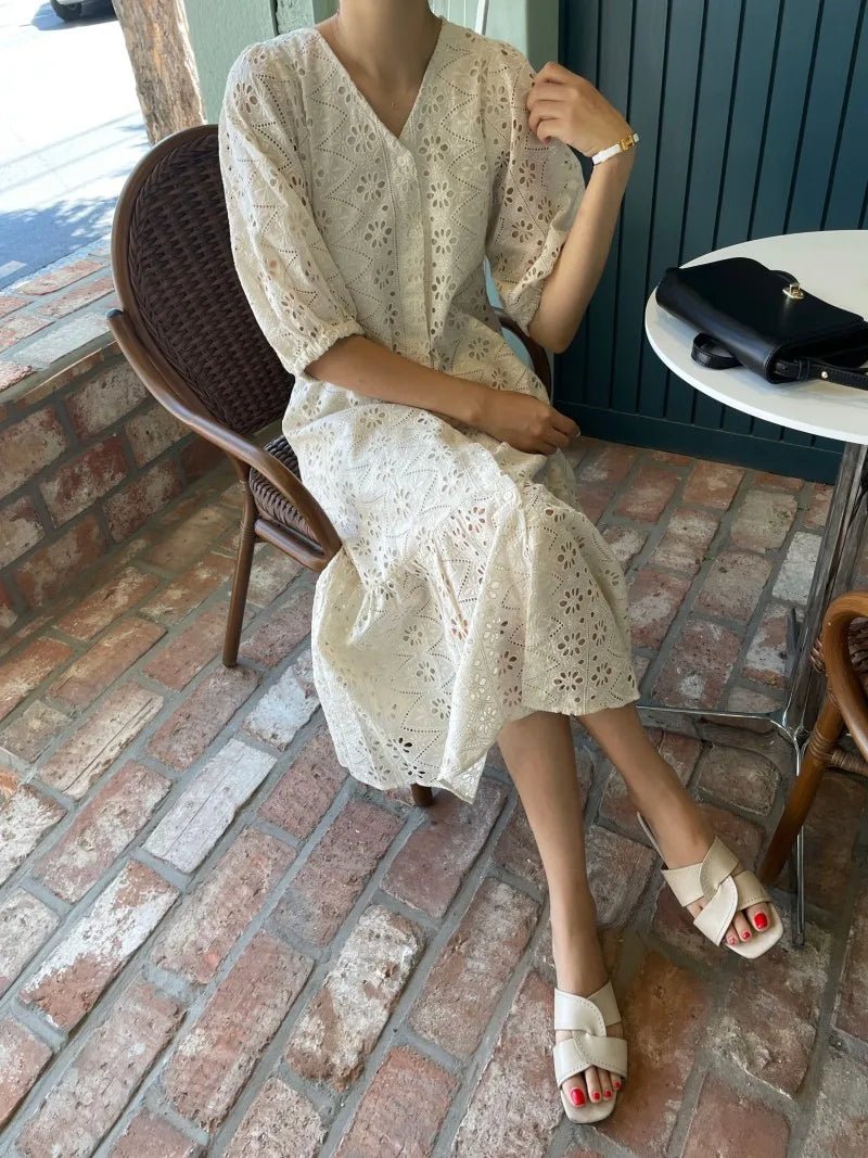 Beatrice Maxikleid mit V-Ausschnitt und Stickerei