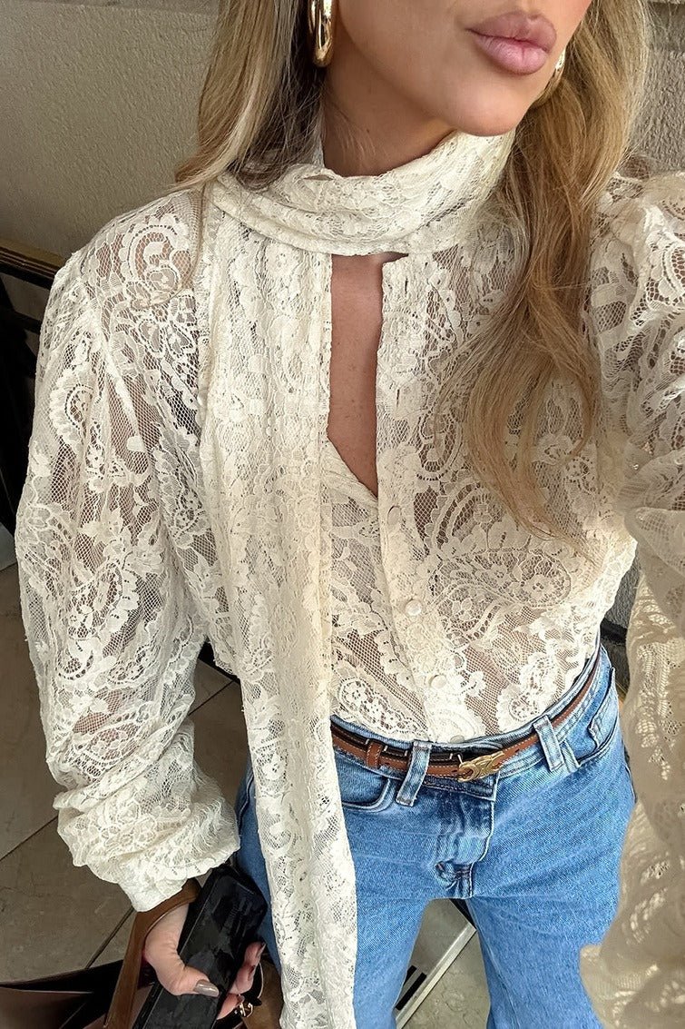 Dunja Bluse aus transparenter Spitze mit Bindeband