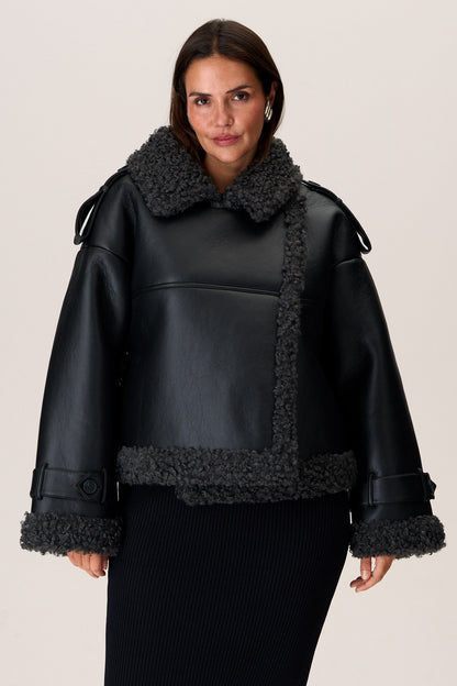 Stylische Jacke mit Gürtel