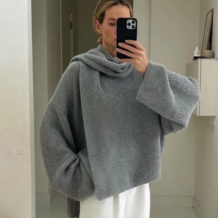 Locker Strickpullover mit Schal