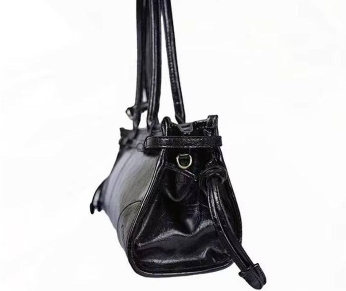 Leder Schultertasche mit Gürtel - Detail