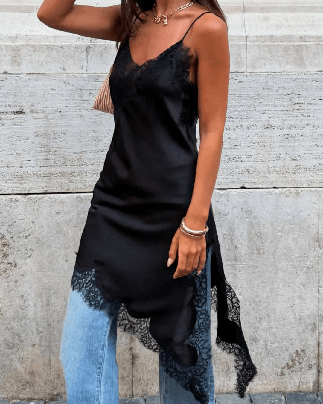 Arah Asymmetrisches Satin - Spitzen - Midikleid