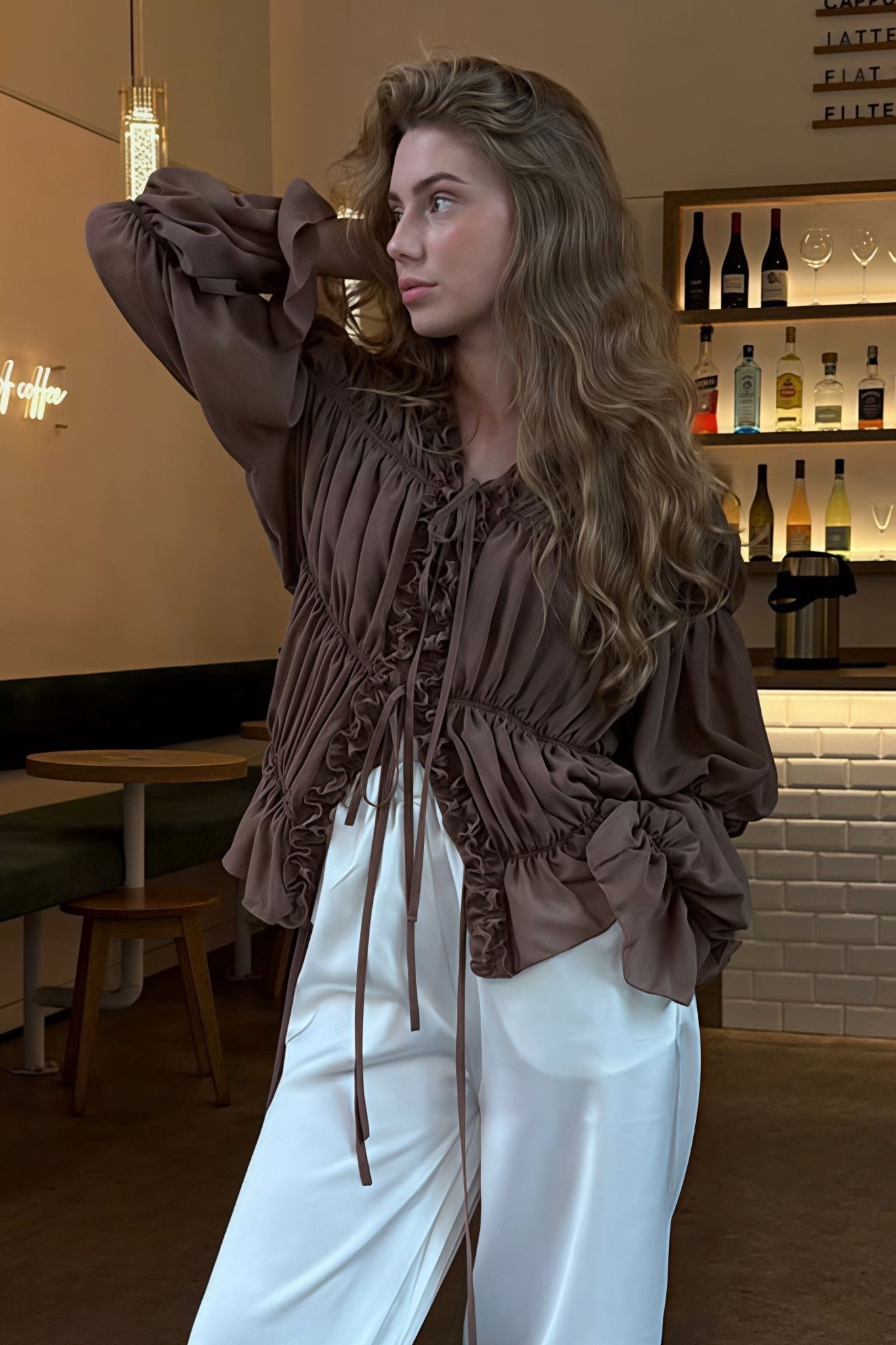 Beatrice Rüschenbluse mit Raffungen und Bindeband