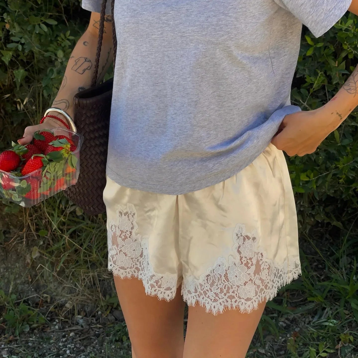 Dominique Satin-Seide Spitzen-Shorts