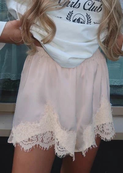 Dominique Satin-Seide Spitzen-Shorts