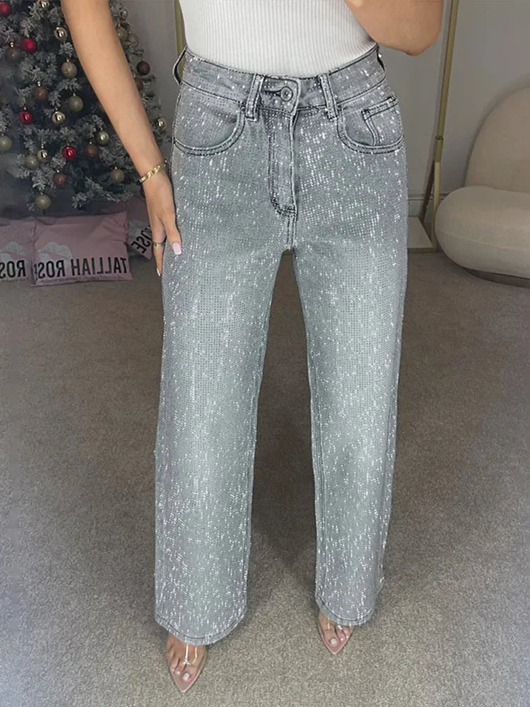 Eliana Weitbein-Jeanshose mit Strasssteinen