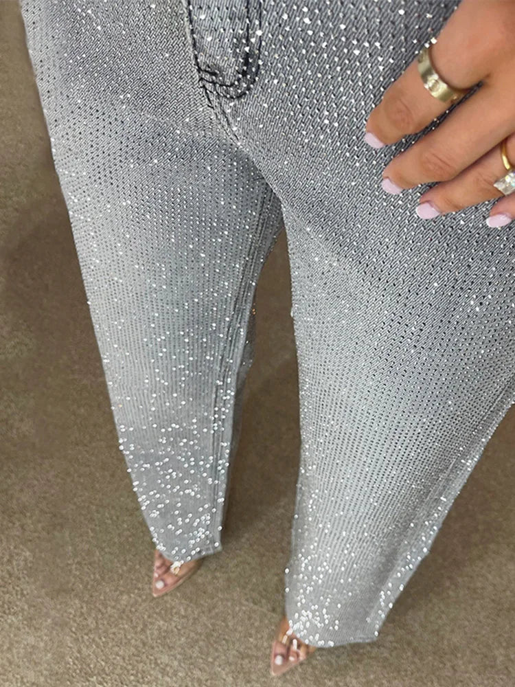 Eliana Weitbein-Jeanshose mit Strasssteinen