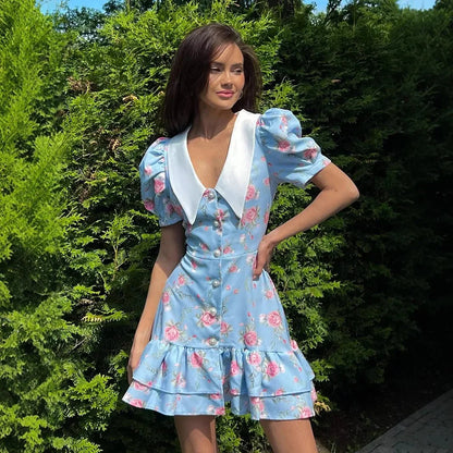 Andromeda Minikleid mit Blumenmuster und Puffärmeln