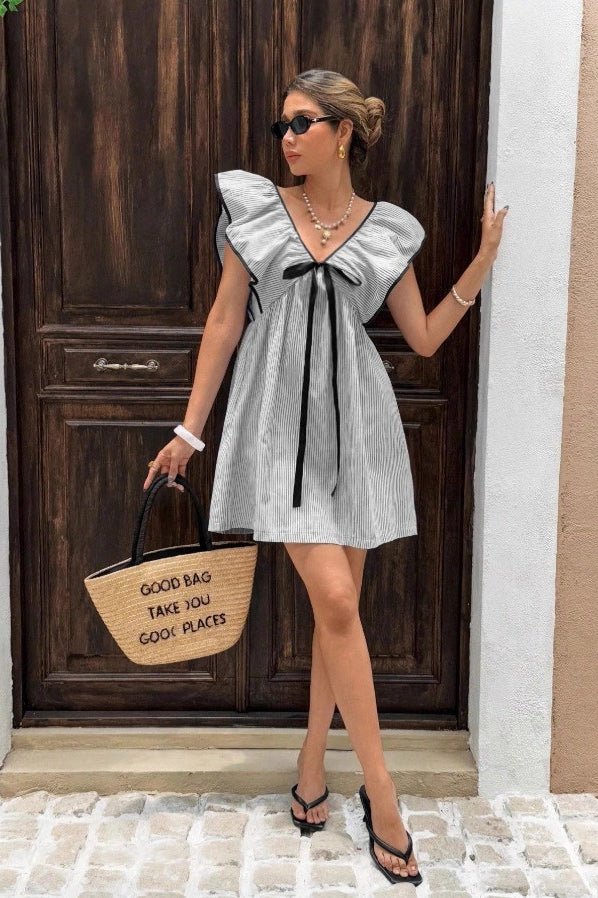 Beatrice Gestreiftes V-Ausschnitt-Rüschen-Minikleid