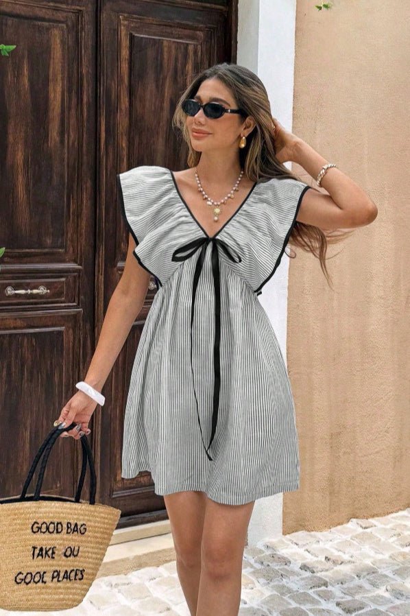 Beatrice Gestreiftes V-Ausschnitt-Rüschen-Minikleid