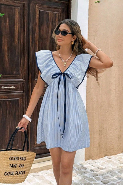 Beatrice Gestreiftes V-Ausschnitt-Rüschen-Minikleid