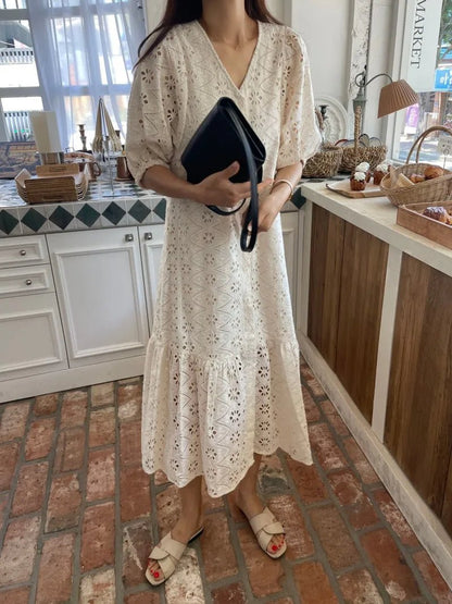 Beatrice Maxikleid mit V-Ausschnitt und Stickerei