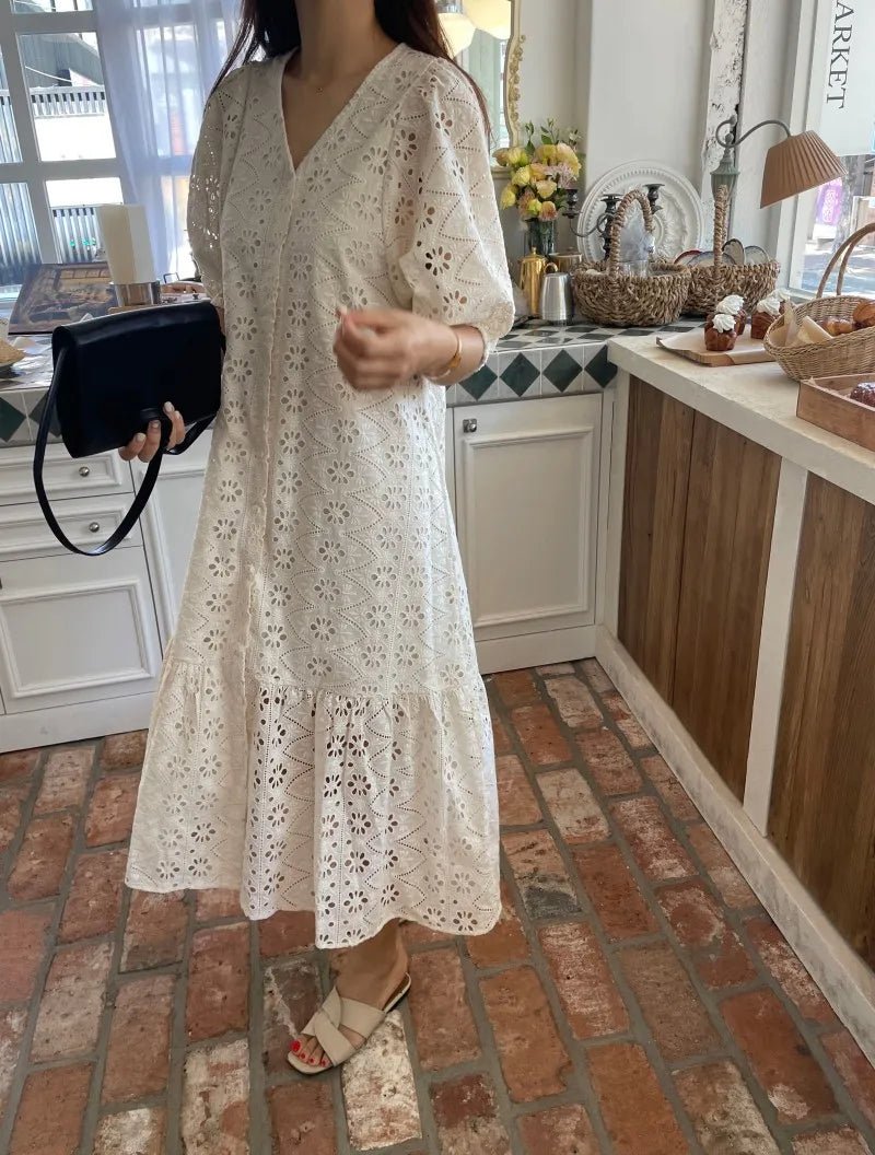Beatrice Maxikleid mit V-Ausschnitt und Stickerei