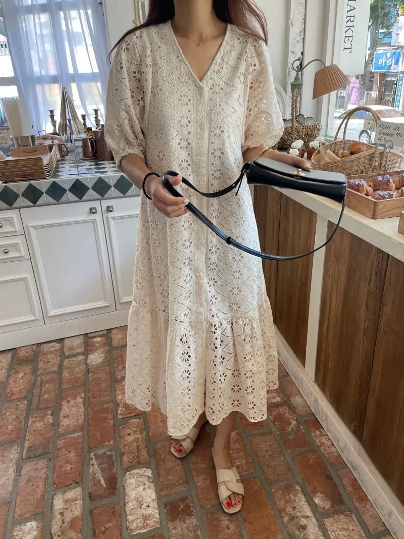 Beatrice Maxikleid mit V-Ausschnitt und Stickerei