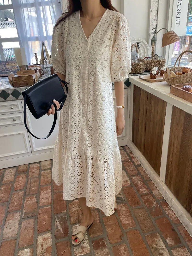 Beatrice Maxikleid mit V-Ausschnitt und Stickerei