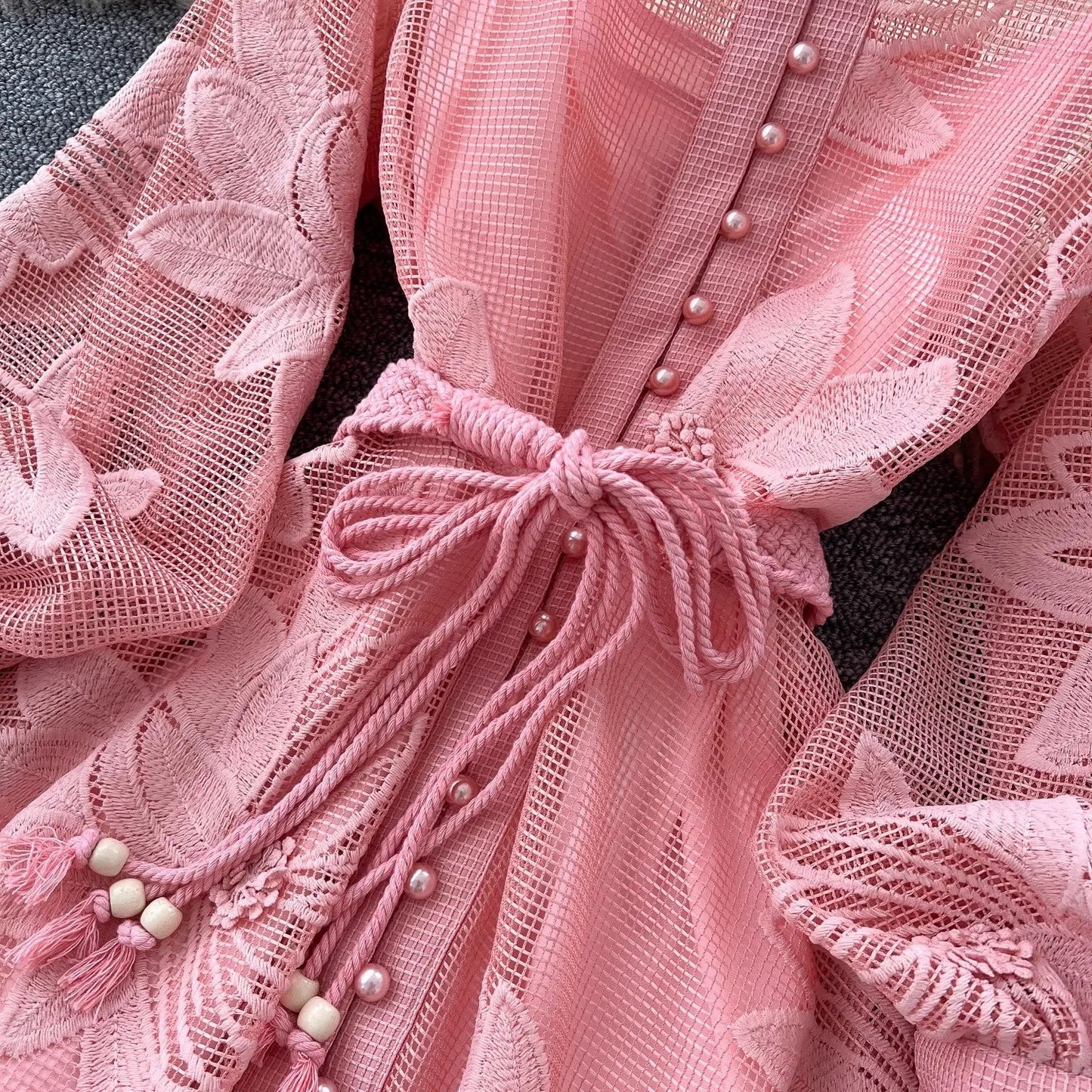 Hedy Kleid aus bestickter Spitze mit Gürtel