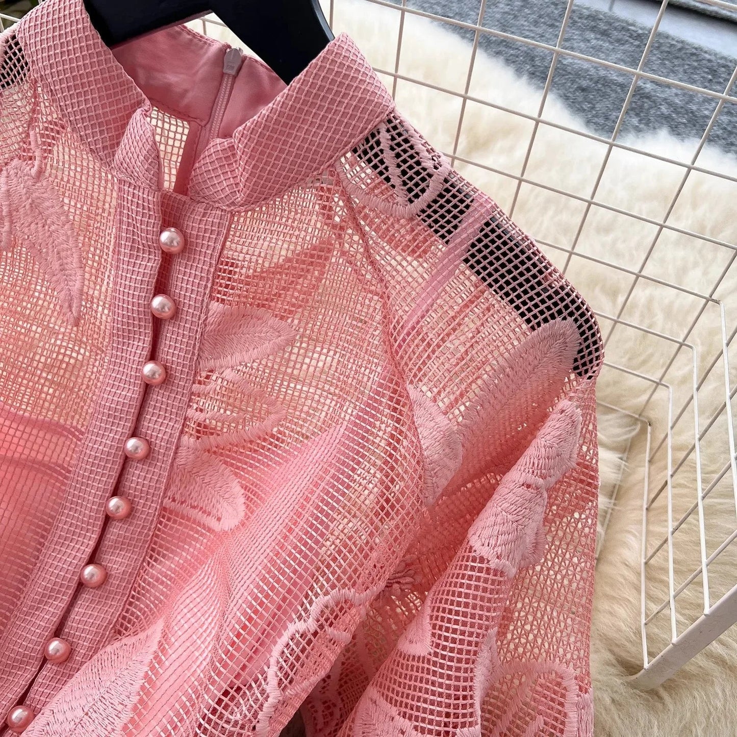 Hedy Kleid aus bestickter Spitze mit Gürtel