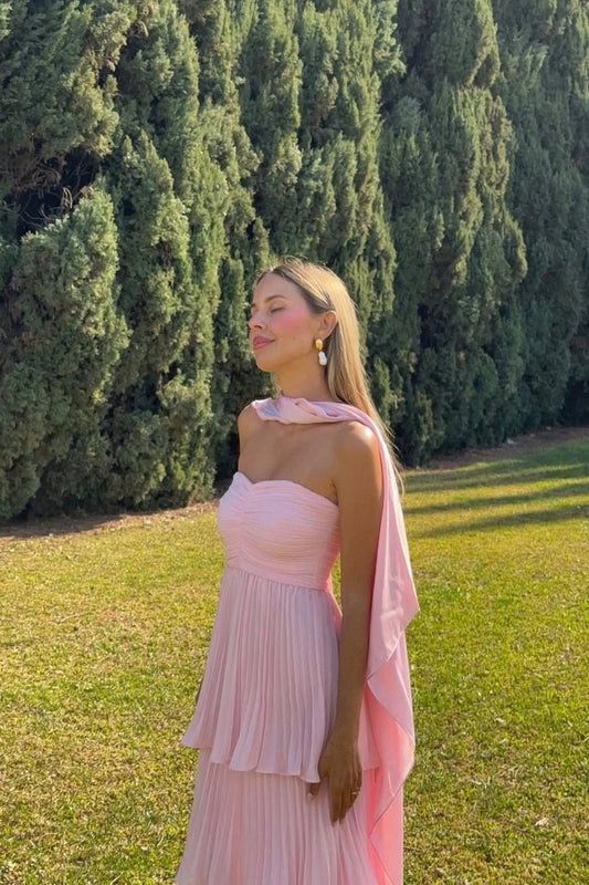 Trägerloses Maxikleid mit Falten und Stufen