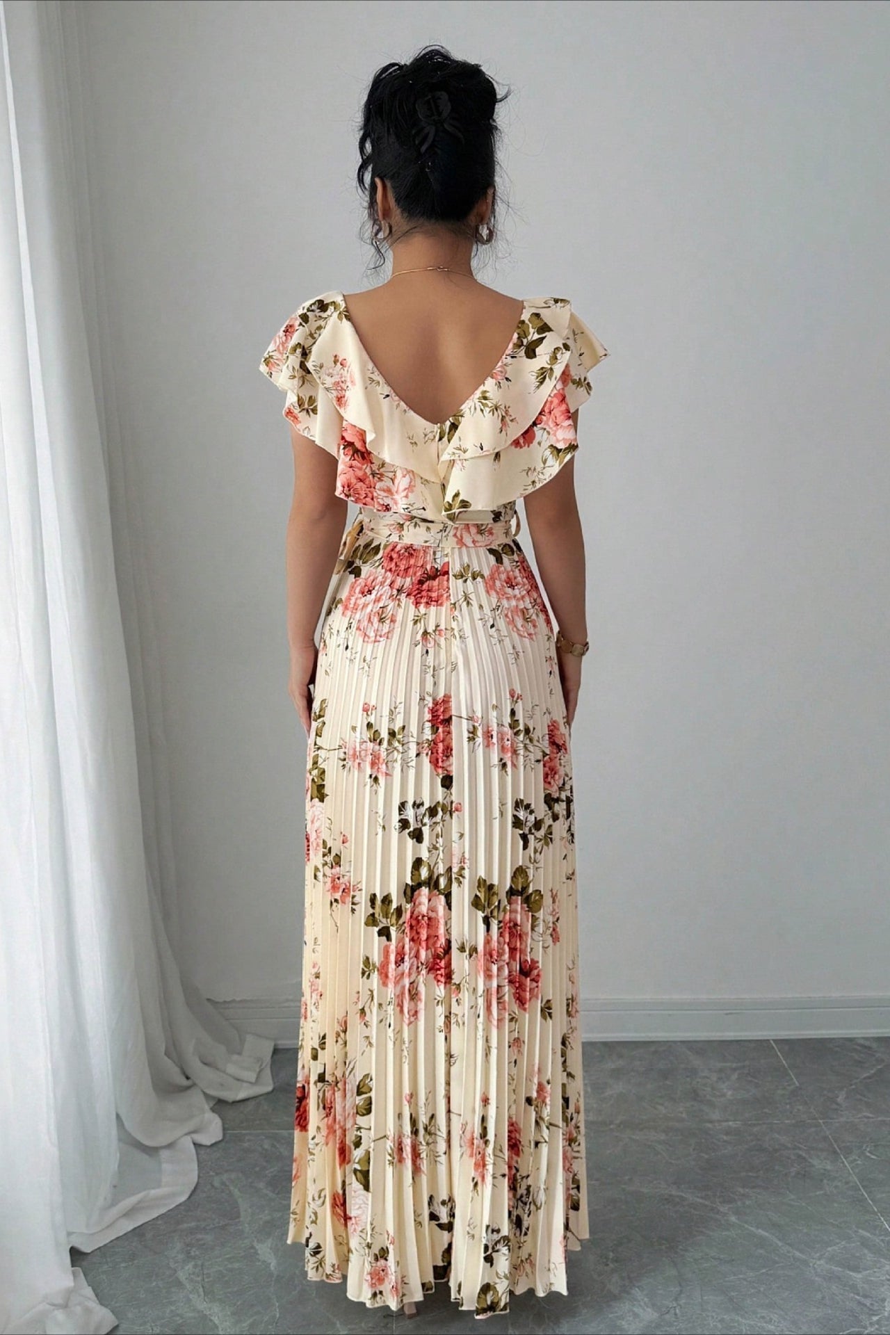 Valentina Maxikleid mit Blumen, V-Ausschnitt und Rüschenärmeln