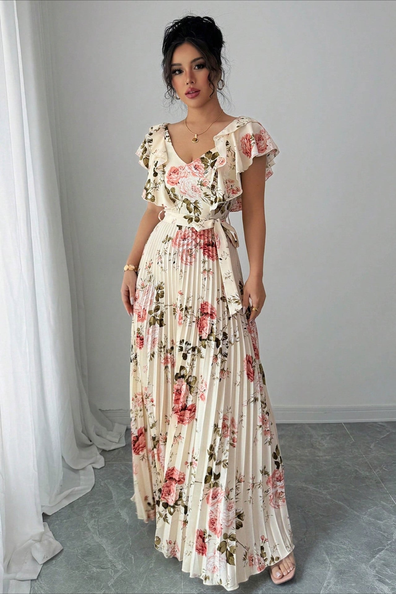 Valentina Maxikleid mit Blumen, V-Ausschnitt und Rüschenärmeln