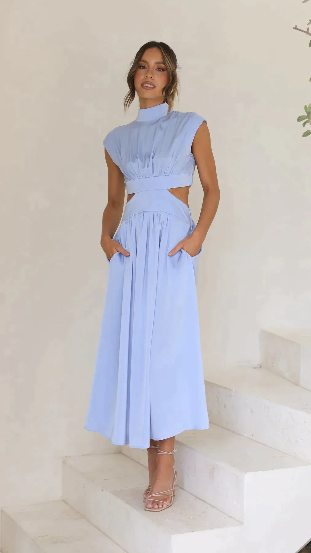 Valentina Midikleid mit hohem Kragen und Taillenausschnitten
