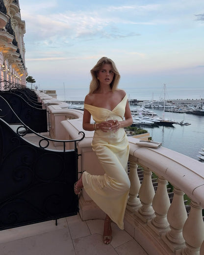 Allie Off-Shoulder Satin-Maxikleid
