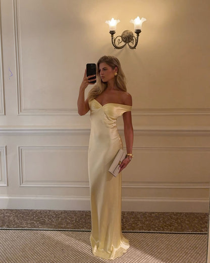 Allie Off-Shoulder Satin-Maxikleid