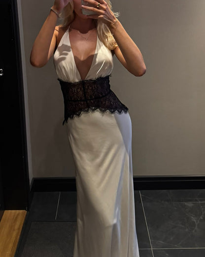 Spitzenkleid mit Taillenschnürung und Rückenfrei