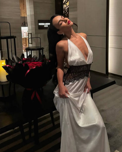 Spitzenkleid mit Taillenschnürung und Rückenfrei