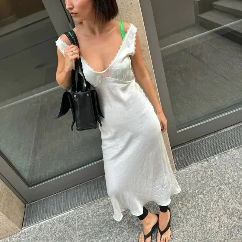Bell Satin-Midikleid mit tiefem Ausschnitt