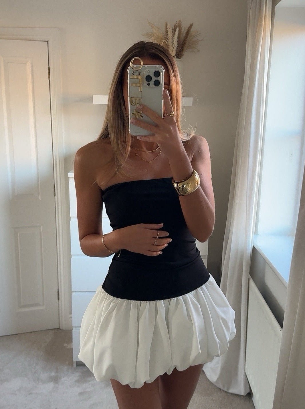 Trägerloses Minikleid
