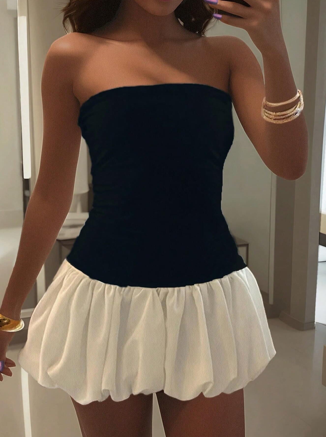 Trägerloses Minikleid