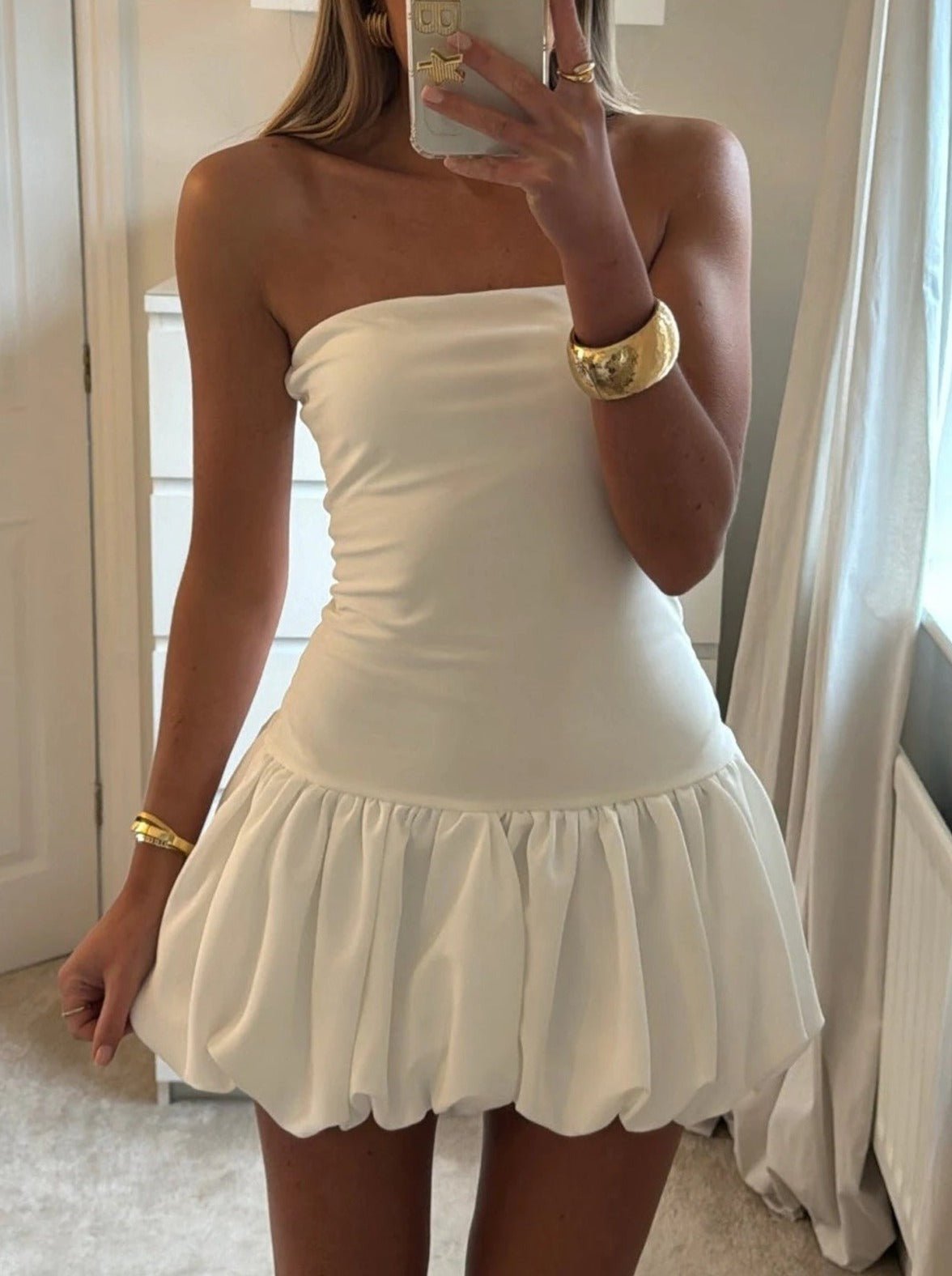 Trägerloses Minikleid