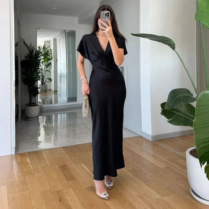 Satin-Midikleid mit V-Ausschnitt