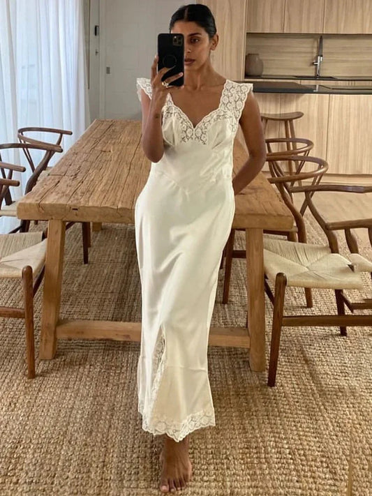 Joann Langes Satin-Spitzenkleid
