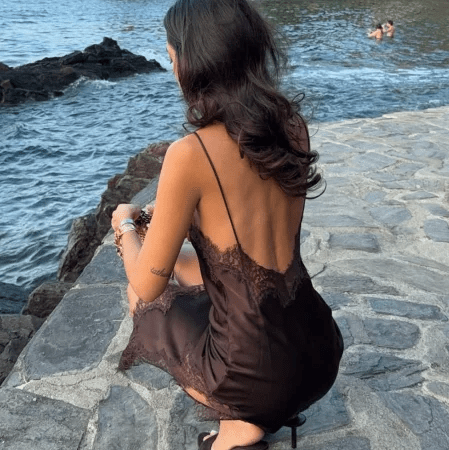 Asymmetrisches Satin-Minikleid