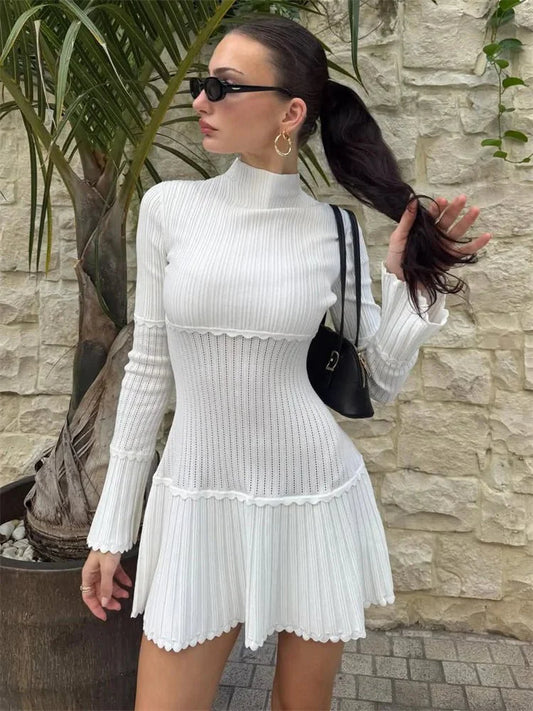 Thelma Strick-Kleid mit Rüschen, kurz