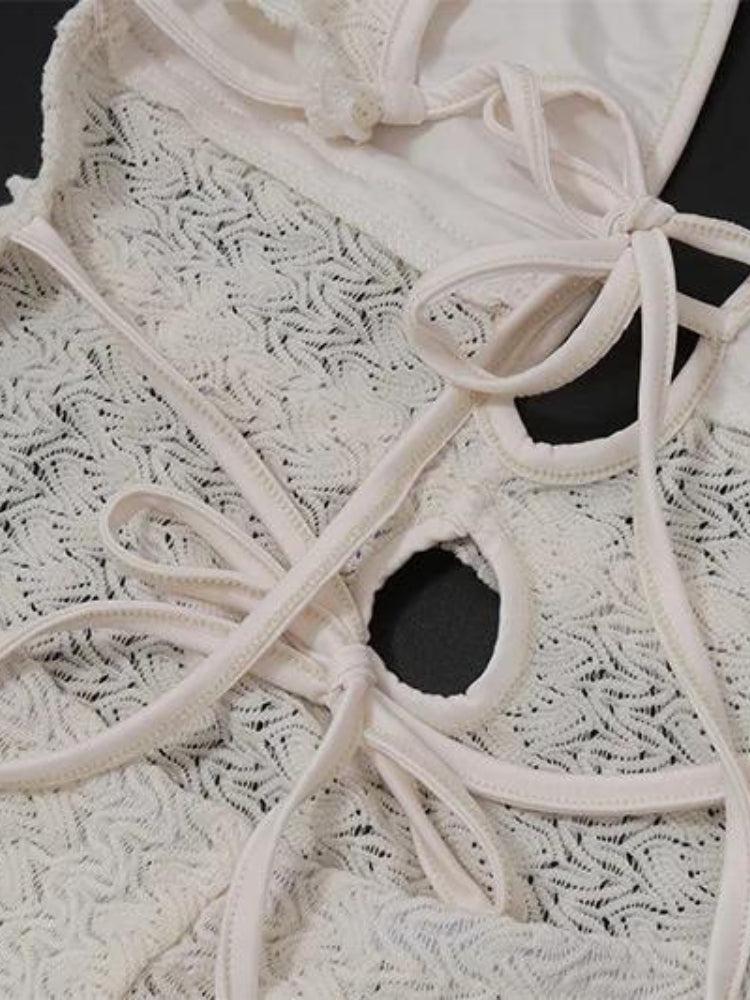 Maxi-Kleid aus Spitze mit tiefem Ausschnitt