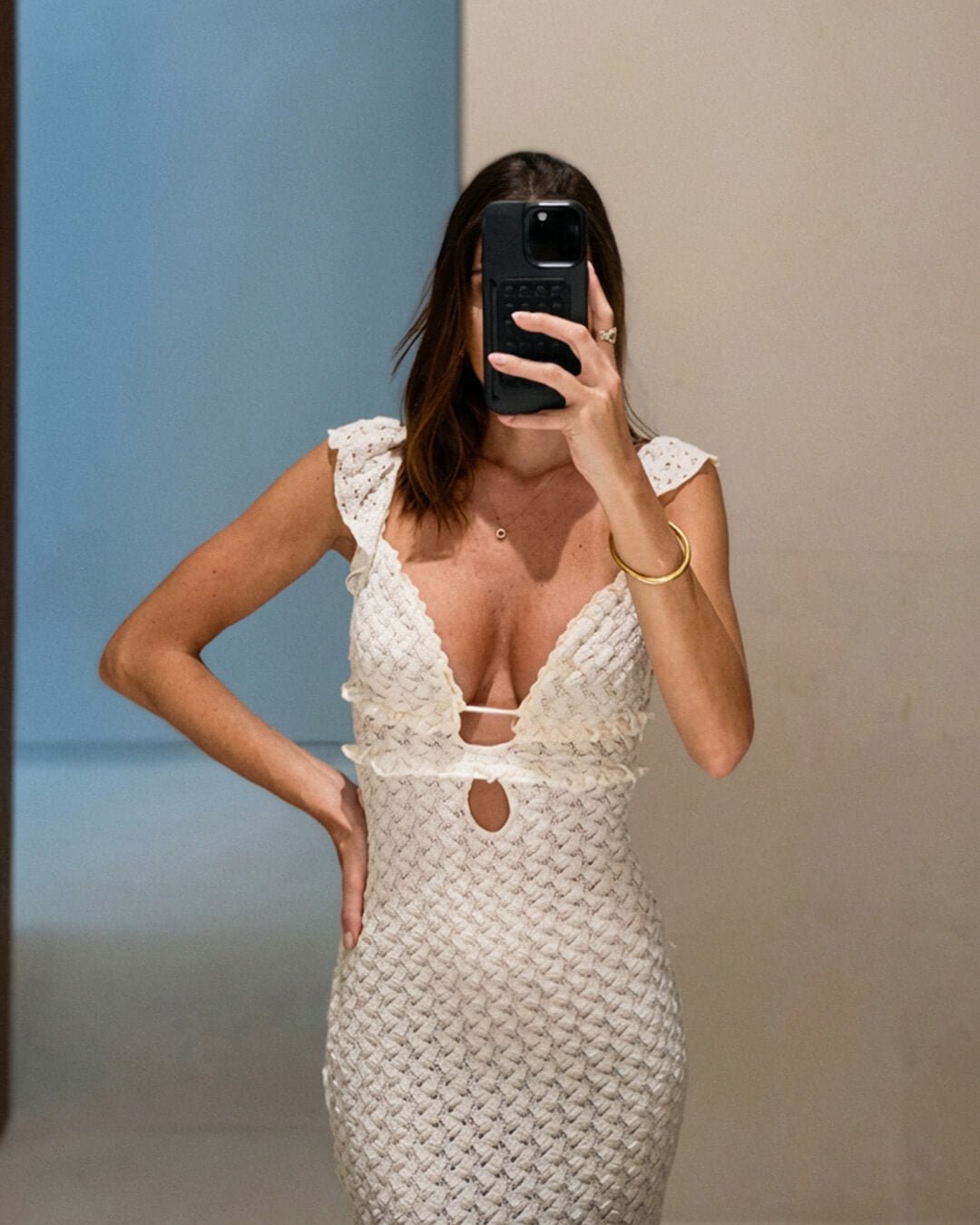 Maxi-Kleid aus Spitze mit tiefem Ausschnitt