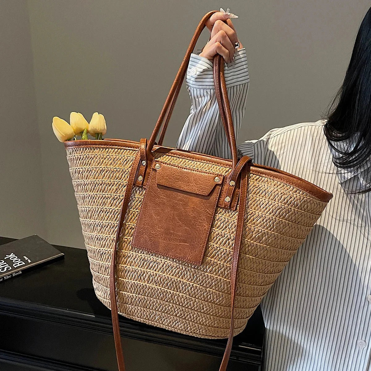 Beatrice Geflochtene Schultertasche in Waldgrün