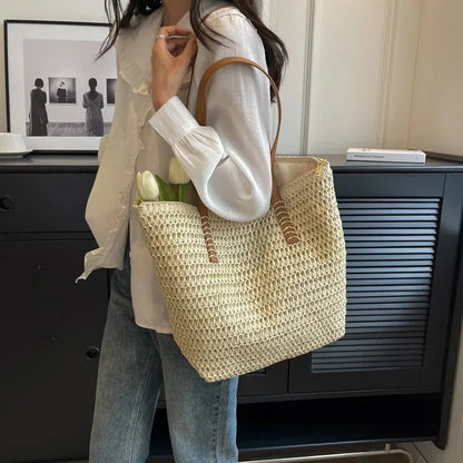 Strandtasche aus geflochtenem Stroh