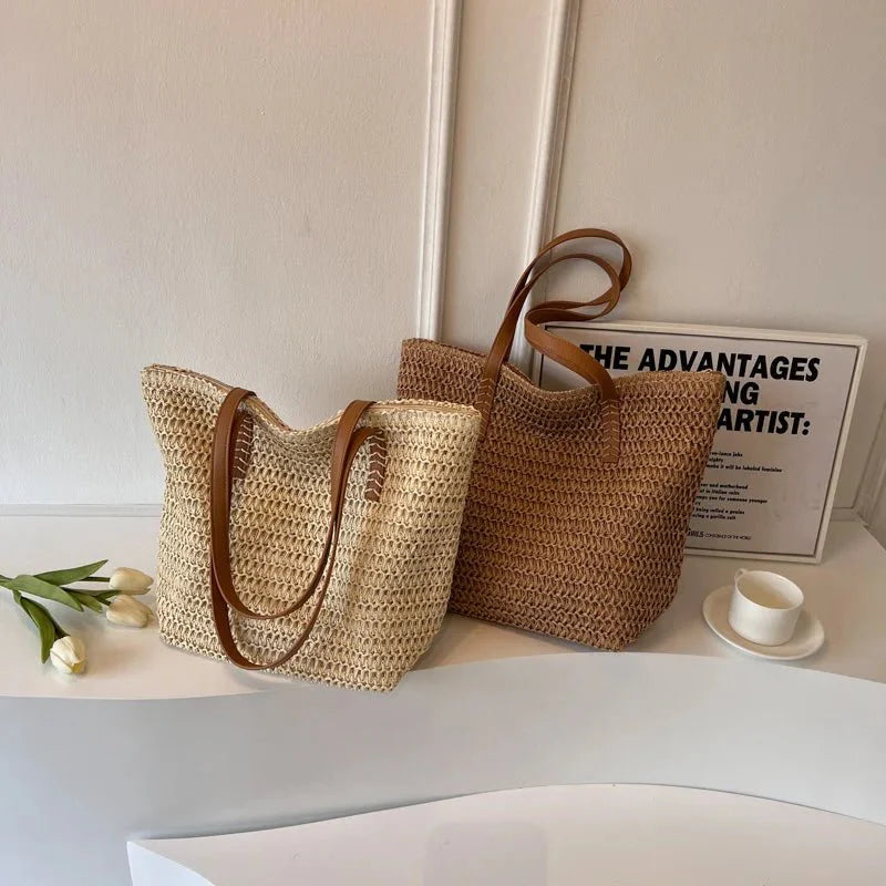 Strandtasche aus geflochtenem Stroh