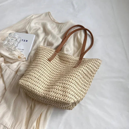 Strandtasche aus geflochtenem Stroh