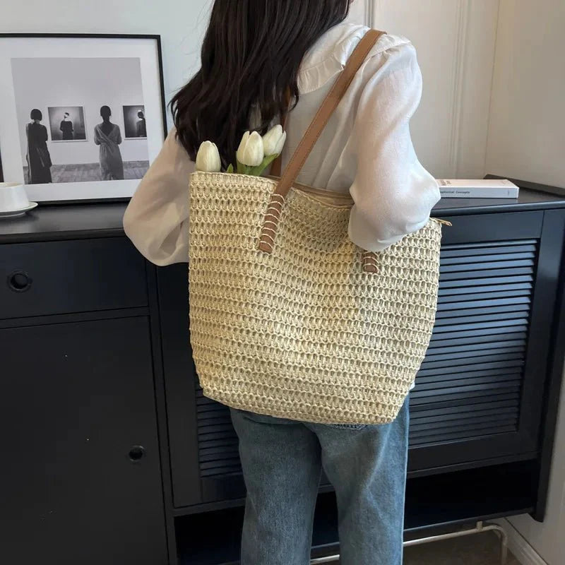 Strandtasche aus geflochtenem Stroh