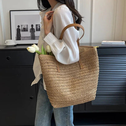 Strandtasche aus geflochtenem Stroh