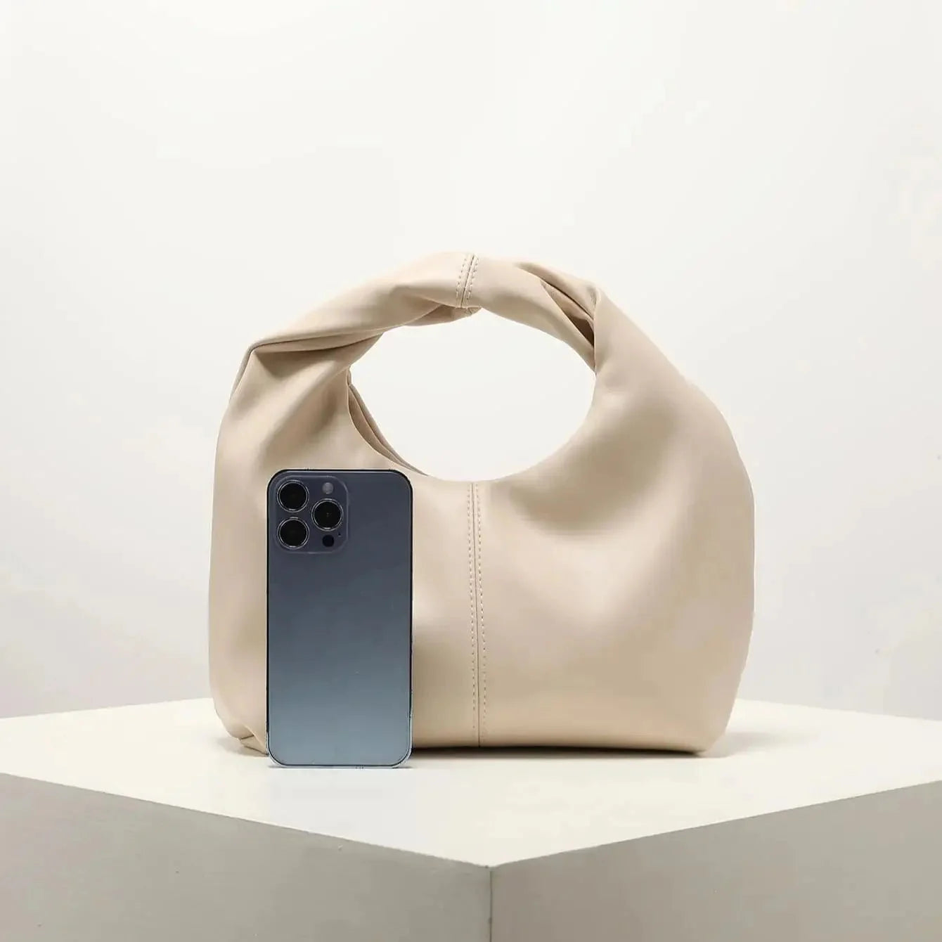 Gelyn Clutch Leder Tasche