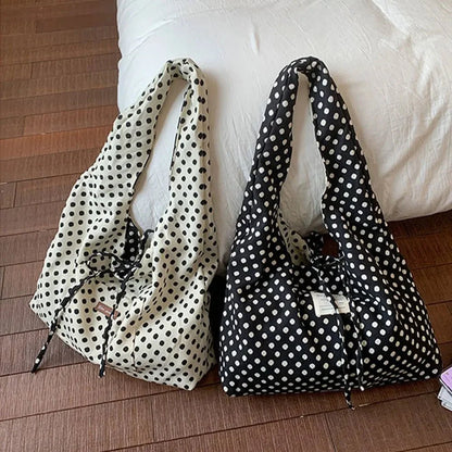 Sheila Wende-Hobo-Bag mit Polka Dots