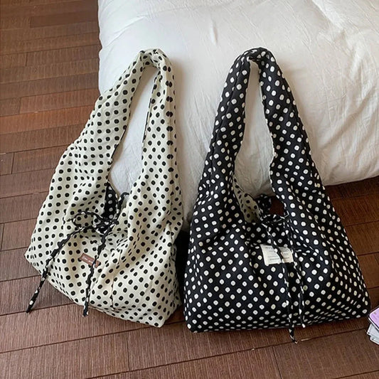 Sheila Wende-Hobo-Bag mit Polka Dots