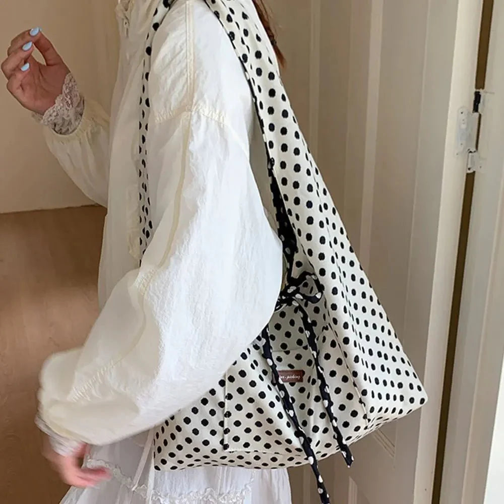 Sheila Wende-Hobo-Bag mit Polka Dots