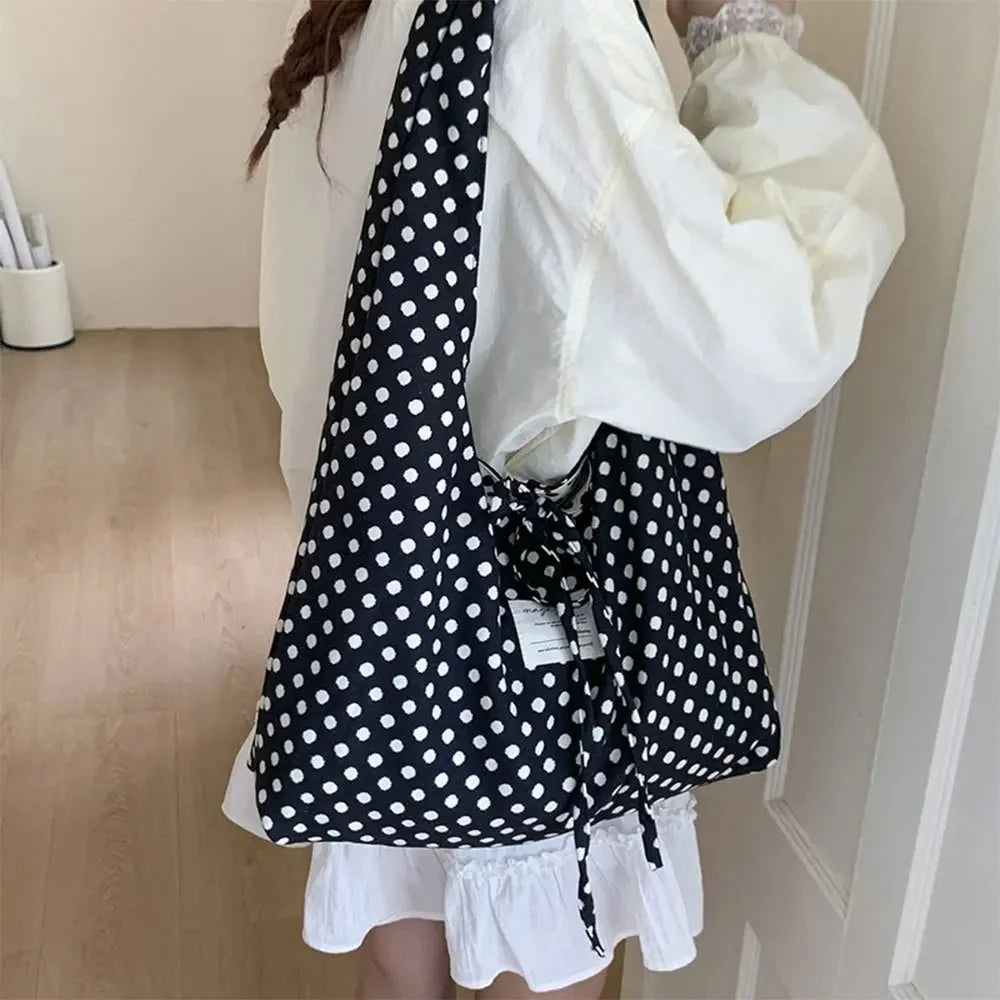 Sheila Wende-Hobo-Bag mit Polka Dots